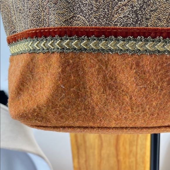 1.17.26 ** Rare Etro Milano 8”x9” Tote 👜 🔥 - Picture 5 of 16